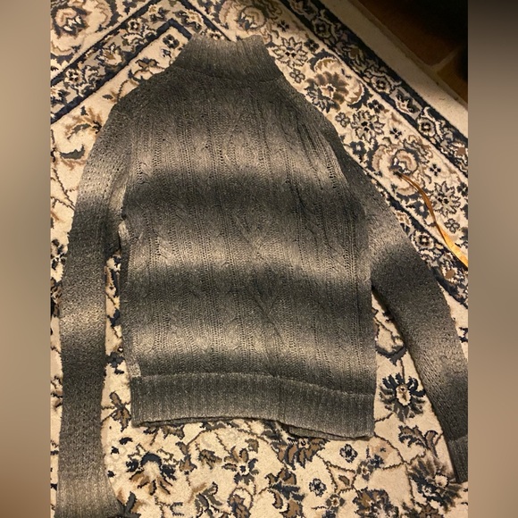 Guess sweater mens fits like M on tag is xs - Picture 2 of 10